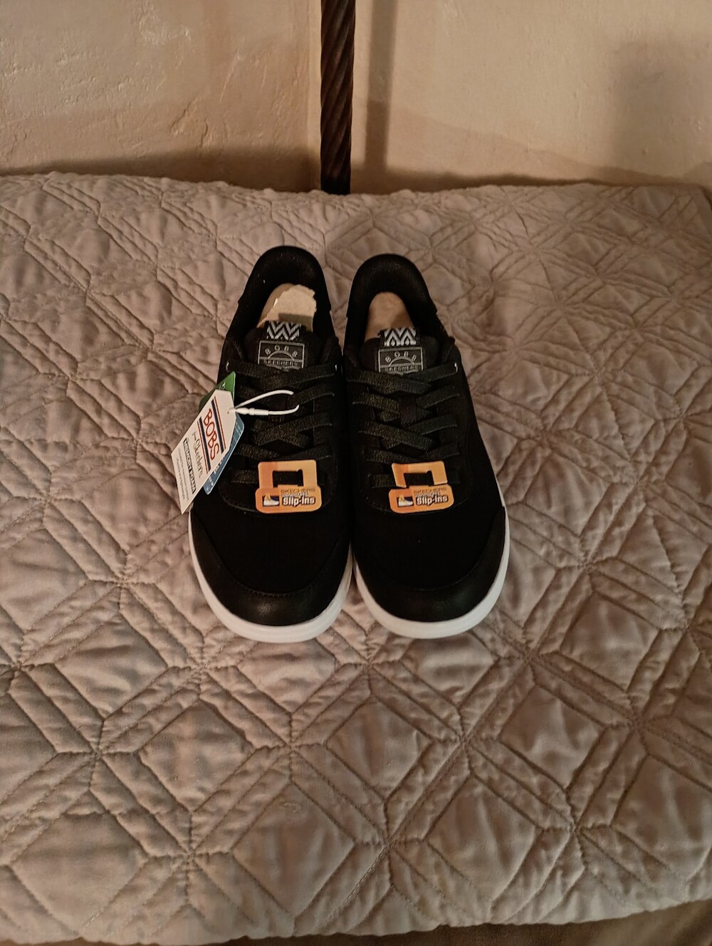 NWT Women's Sketchers Bob's Slip On Sneakers